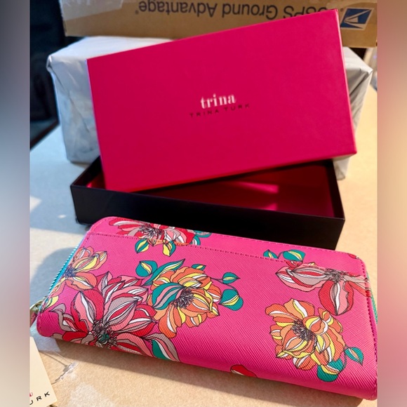 Trina Turk Pink Floral Long Zippy Wallet BNIB - Picture 2 of 12